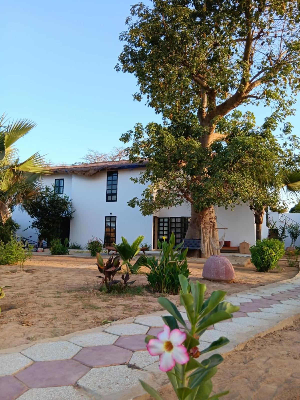 Bed and Breakfast La Fandenoise à Thies Extérieur photo